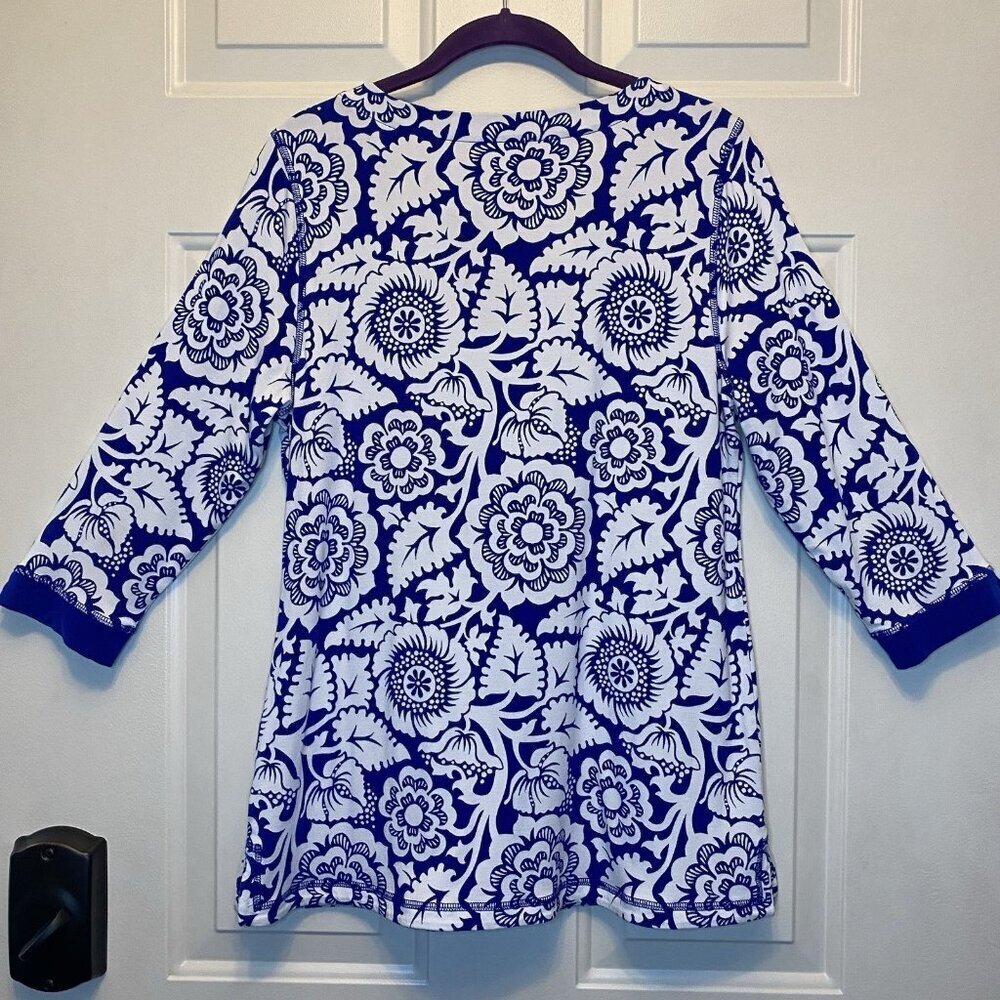 T By TALBOTS Blue Floral UPF 50+ Sun Protection Stretch Knit Top Large PETITE - Picture 2 of 14